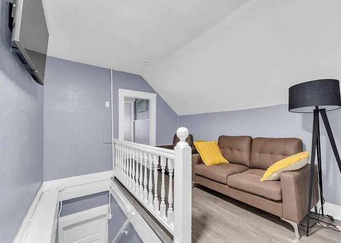 Quaint 2 Bedrooms In Historic Little Italy