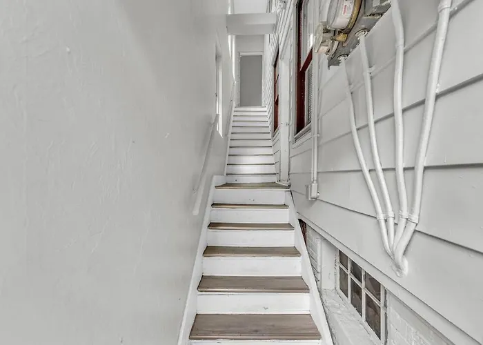 Quaint 2 Bedrooms In Historic Little Italy