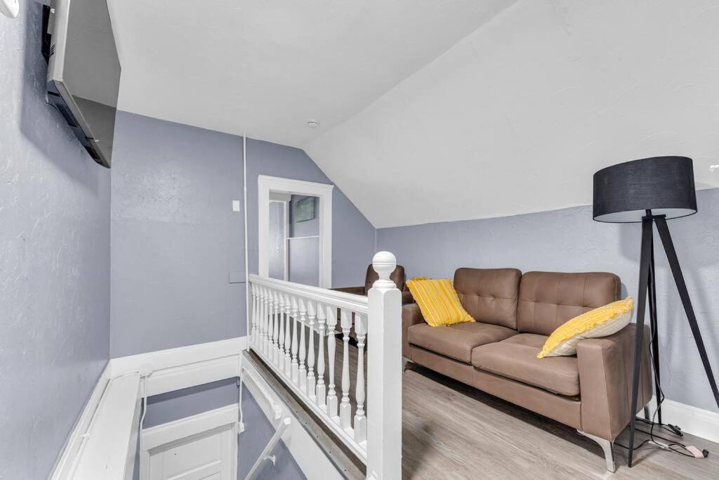 Quaint 2 Bedrooms In Historic Little Italy Apartment