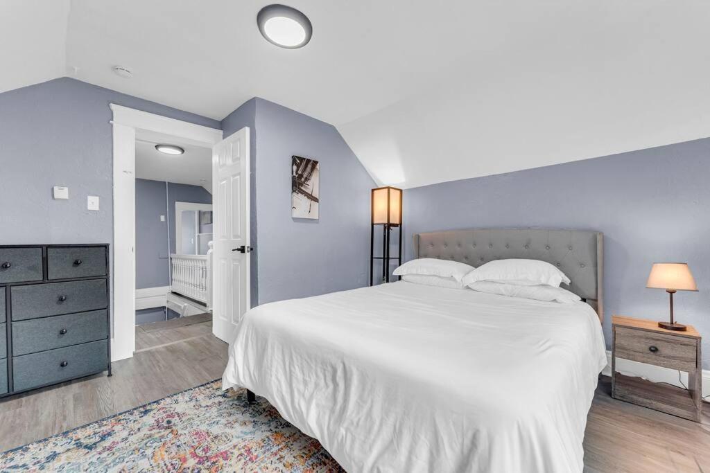 Quaint 2 Bedrooms In Historic Little Italy Apartment Ambler Heights