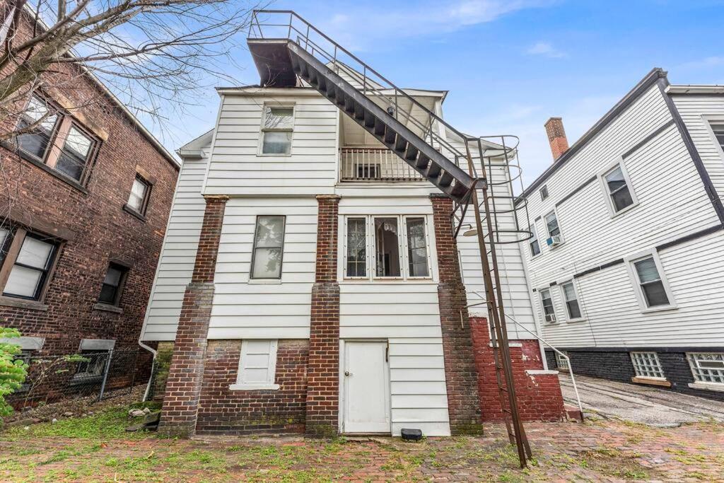 Quaint 2 Bedrooms In Historic Little Italy *
