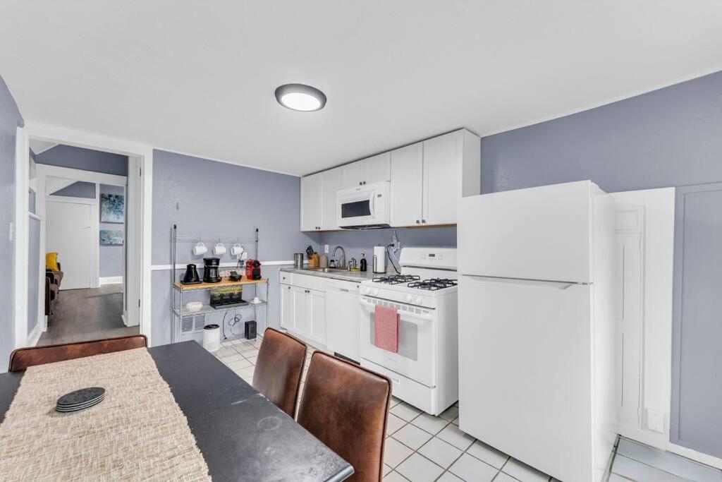 Quaint 2 Bedrooms In Historic Little Italy Ambler Heights