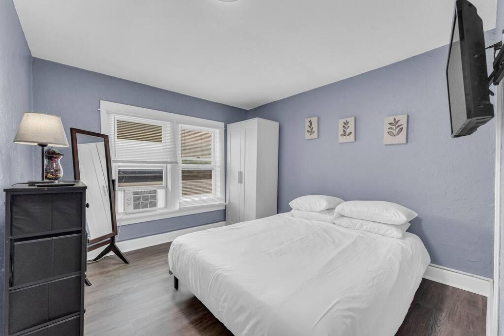 Quaint 2 Bedrooms In Historic Little Italy * Ambler Heights
